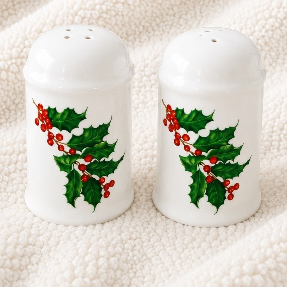 Vintage Christmas Holly Berry Salt Pepper Shakers‎ White Ceramic Holiday Table